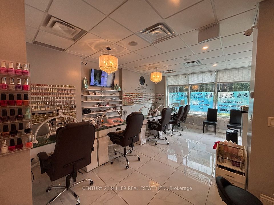132 King Street W, Hamilton, ON L9H 1V2