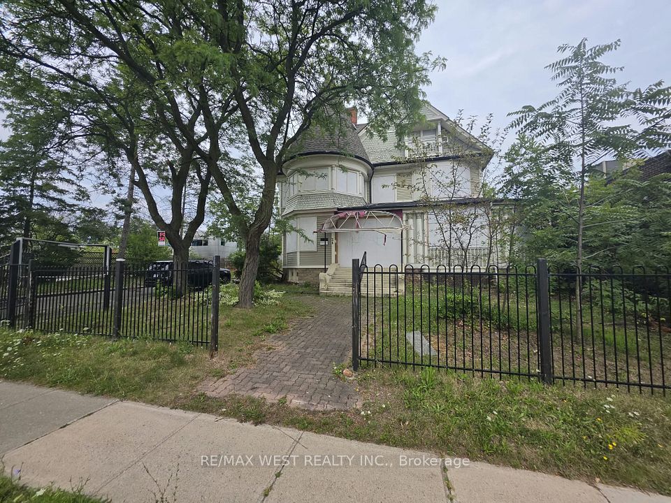24 Burgar Street, Welland, ON L3B 2S7