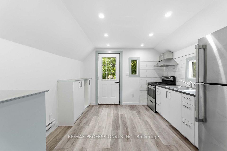 759 Barton Street E, Hamilton, ON L8L 3A9