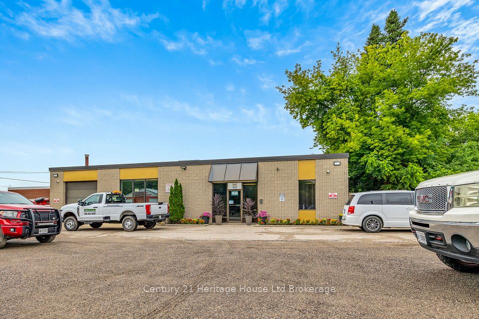 905 Dufferin Street, Woodstock, ON N4S 1Y8