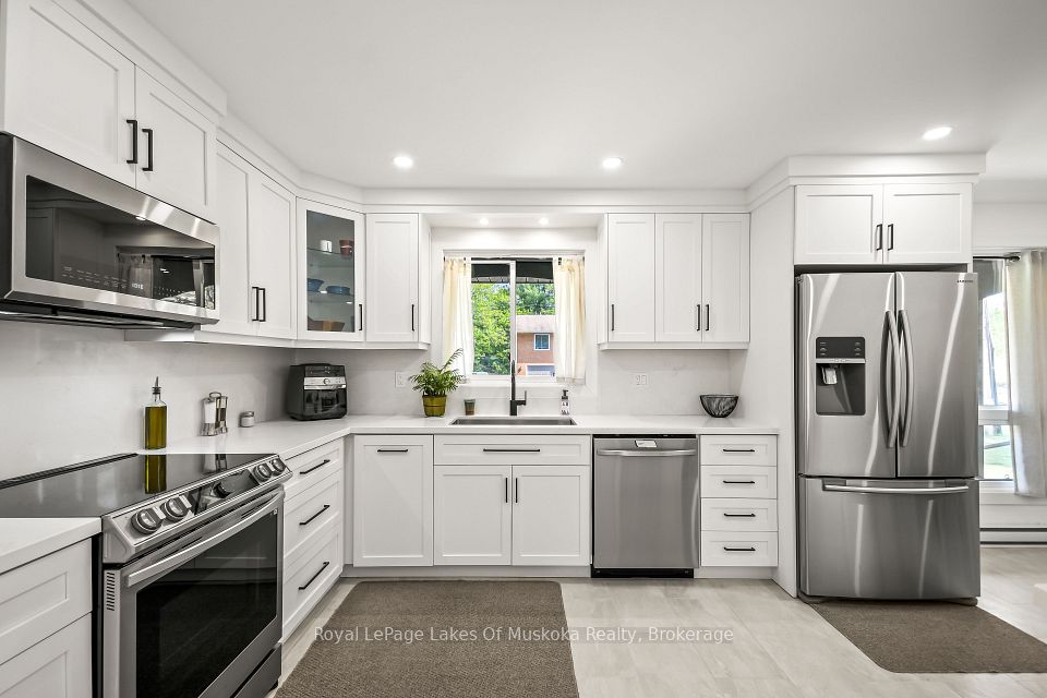 571 David Street E, Gravenhurst, ON P1P 1M1 at 571 David Street E, Gravenhurst, ON P1P 1M1, Gravenhurst, ON, P1P 1M1