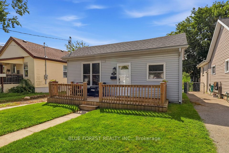 35 Mackay Avenue, London South, ON N6J 2V1 at 35 Mackay Avenue, London South, ON N6J 2V1, London South, ON, N6J 2V1