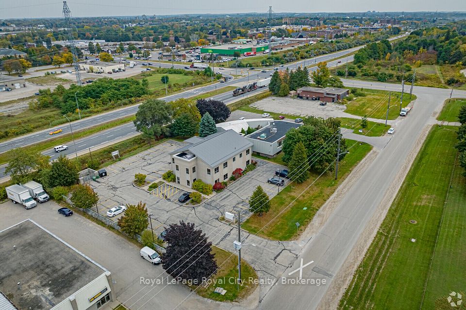 21 Lewis Road 200, Guelph, ON N1H 1E9