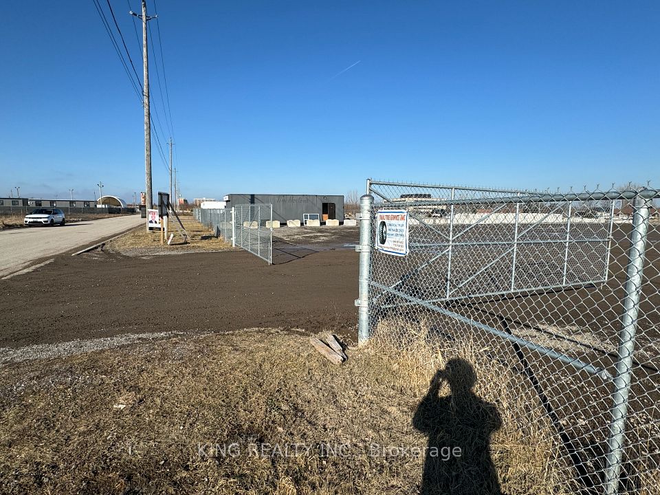 100 Shamrock Road Lot 33, London South, ON N6E 0B6