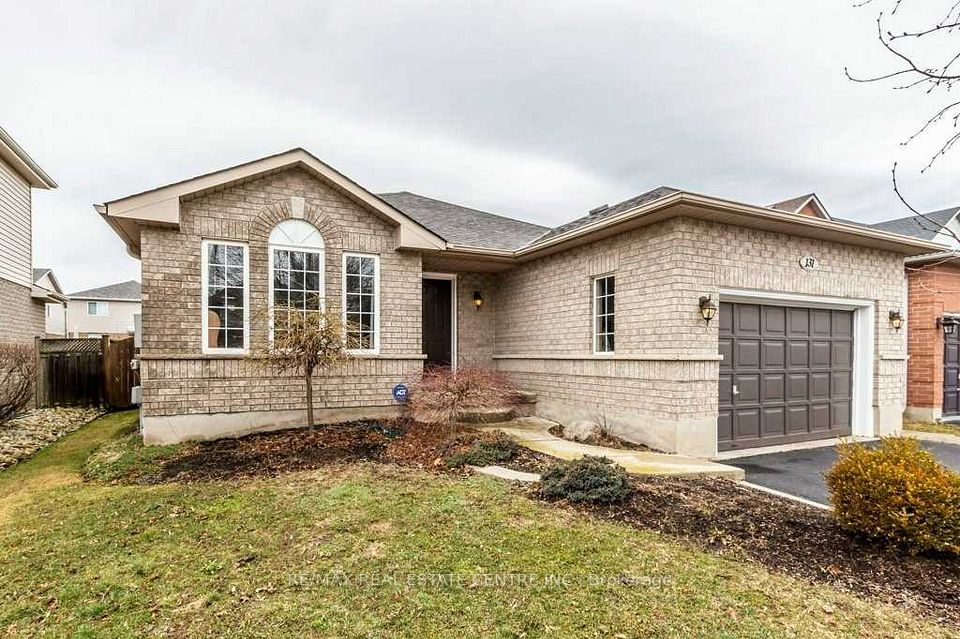 Detached at 131 Mcnichol Drive Basemen, Cambridge, ON N1P 1E1, Cambridge