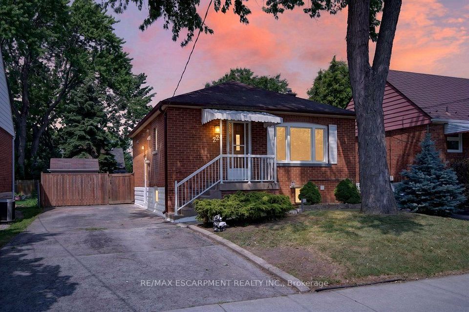 220 EAST 13TH Street, Hamilton, ON L9A 3Z7 at 220 EAST 13TH Street, Hamilton, ON L9A 3Z7, Hamilton, ON, L9A 3Z7