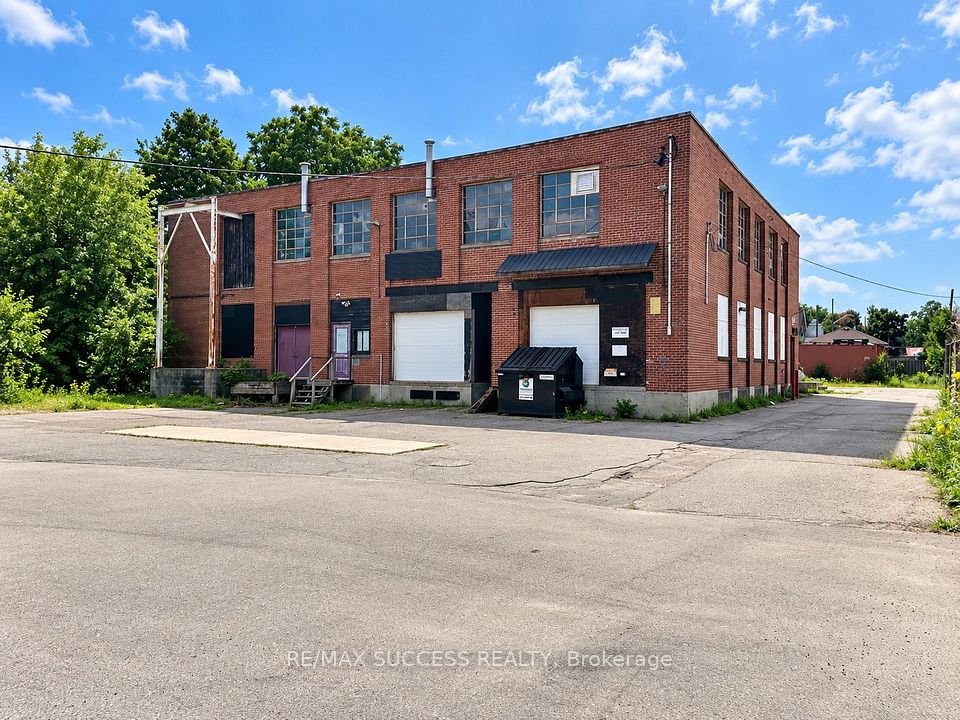 15 Webling Street, Brantford, ON N3S 2S8