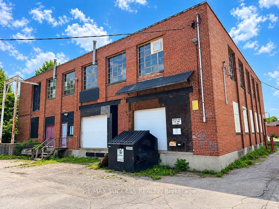 15 Webling Street, Brantford, ON N3S 2S8