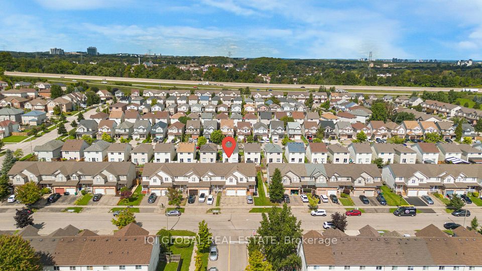 Att/Row/Townhouse at 94 N Foxglove Crescent N, Kitchener, ON N2E 3Y8, Kitchener