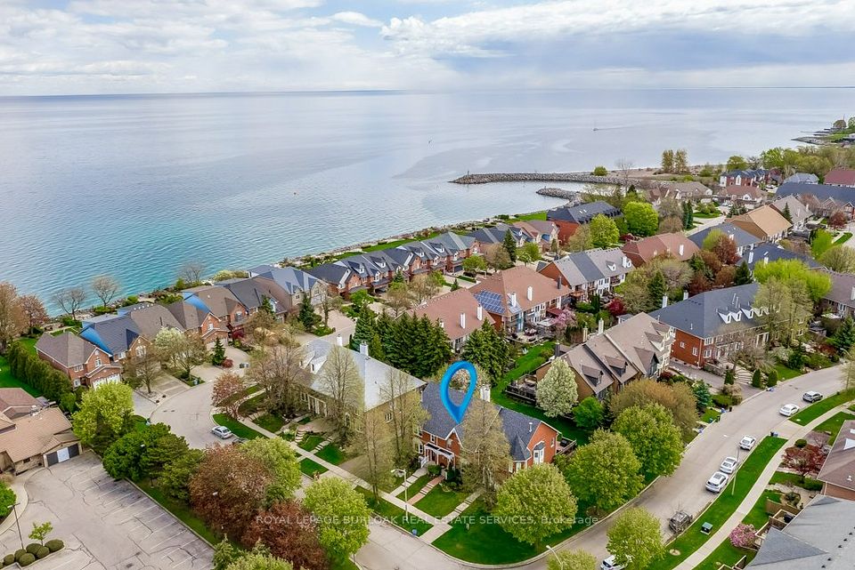 Att/Row/Townhouse at 4 Edgewater Drive, Hamilton, ON L8E 4Z3, Hamilton