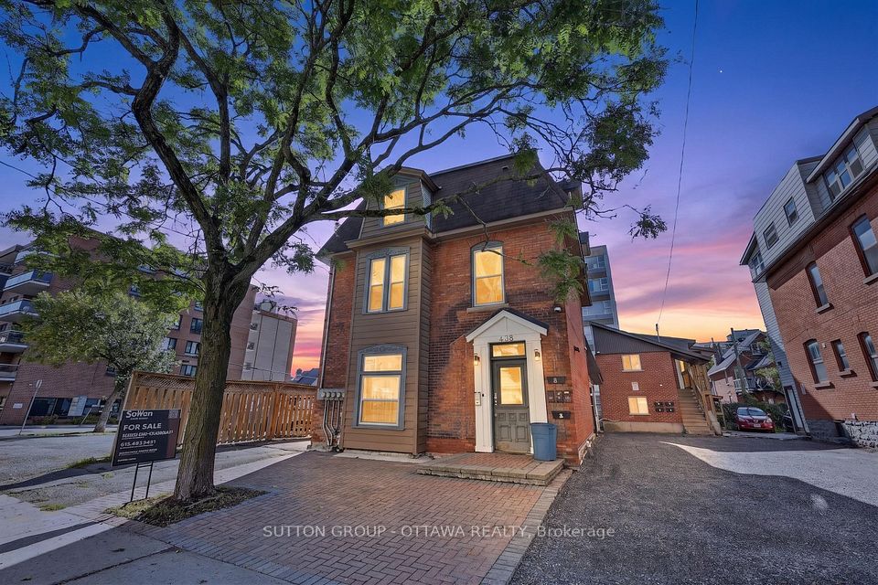 438 Lewis Street, Ottawa Centre, ON K2P 0T3