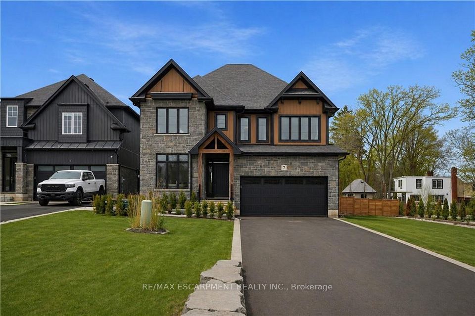 7 Bartlett Avenue, Grimsby, ON L3M 5N7 at 7 Bartlett Avenue, Grimsby, ON L3M 5N7, Grimsby, ON, L3M 5N7