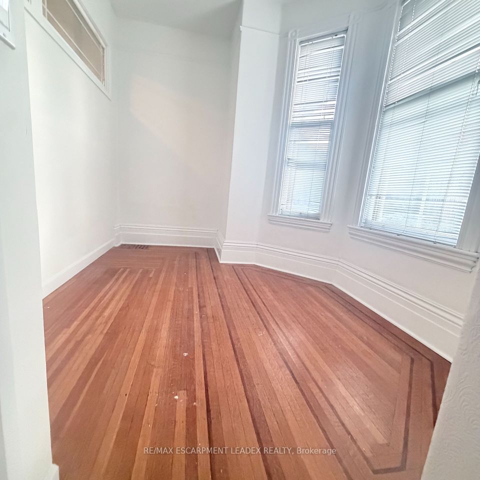 Detached at 105 Wellington Street S 1, Hamilton, ON L8N 2R3, Hamilton