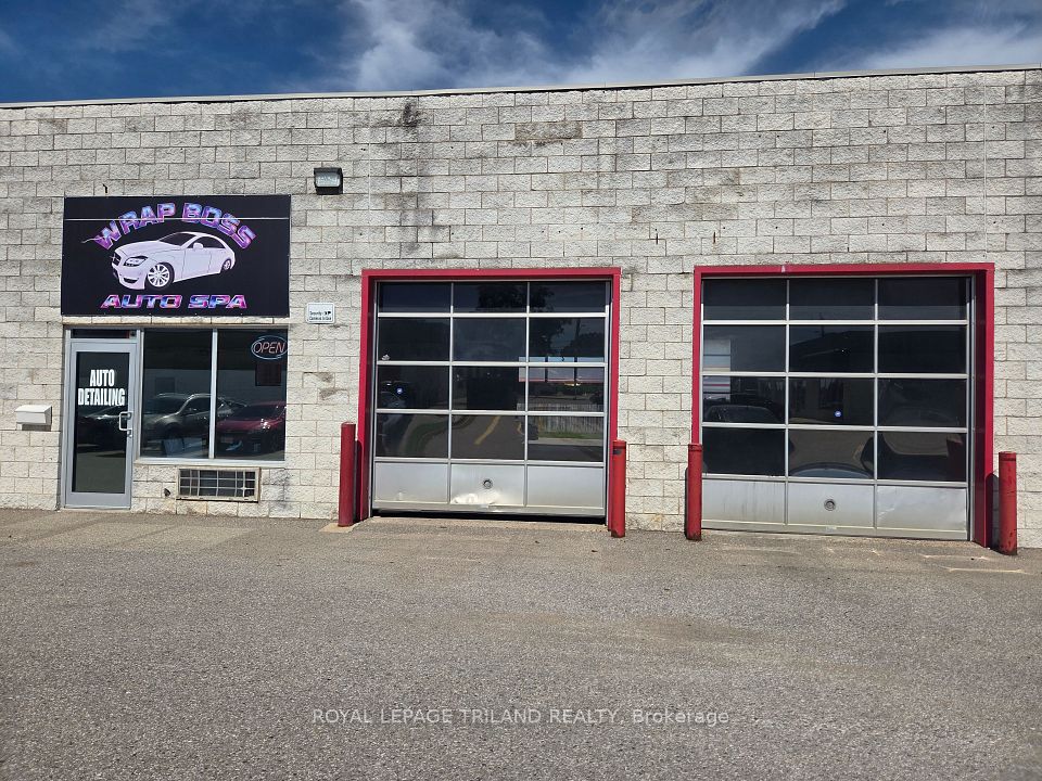 1982 Dundas Street 3, London East, ON N5V 1P5