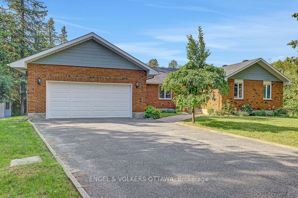 132 Grey Stone Drive, Carp - Huntley Ward, ON K0A 1L0 at 132 Grey Stone Drive, Carp - Huntley Ward, ON K0A 1L0, Carp - Huntley Ward, ON, K0A 1L0