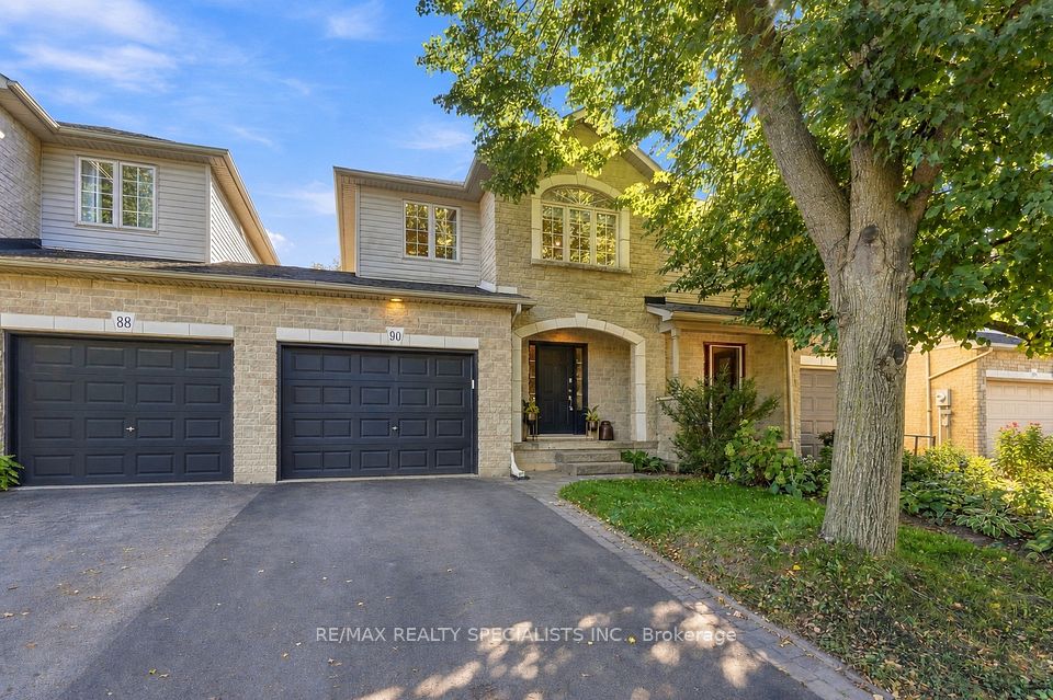 90 Foxborough Drive, Hamilton, ON L9G 4Z1 at 90 Foxborough Drive, Hamilton, ON L9G 4Z1, Hamilton, ON, L9G 4Z1