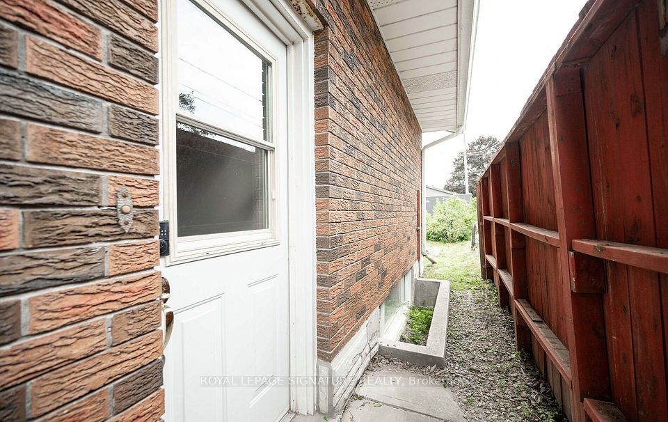 Detached at 16 Eleanor (Lower Level) Court, Guelph, ON N1E 1S8, Guelph