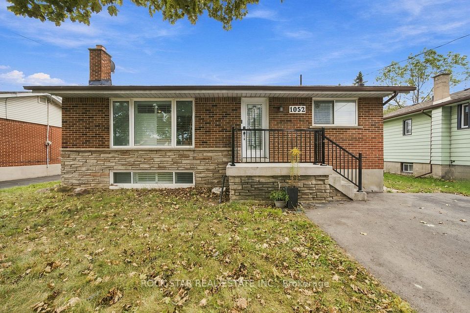 Detached at 1052 Fennell Avenue E LOWER, Hamilton, ON L8T 1R6, Hamilton