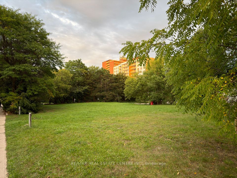 115 union Boulevard, Kitchener, ON N2M 2S1