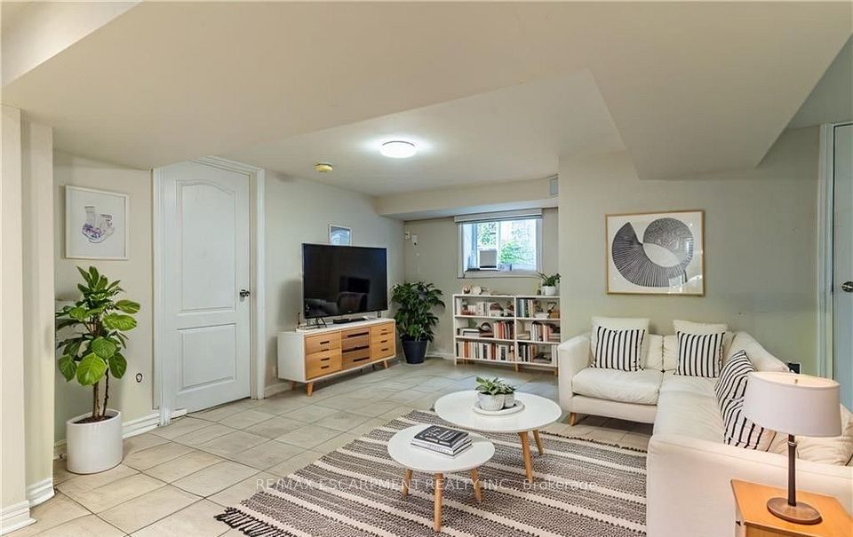 Detached at 609 Mohawk Road E 2, Hamilton, ON L8V 2J8, Hamilton