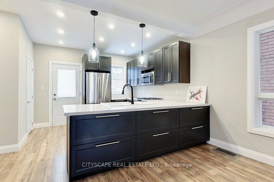 Detached at 39 Holton Avenue N, Hamilton, ON L8L 6H3, Hamilton