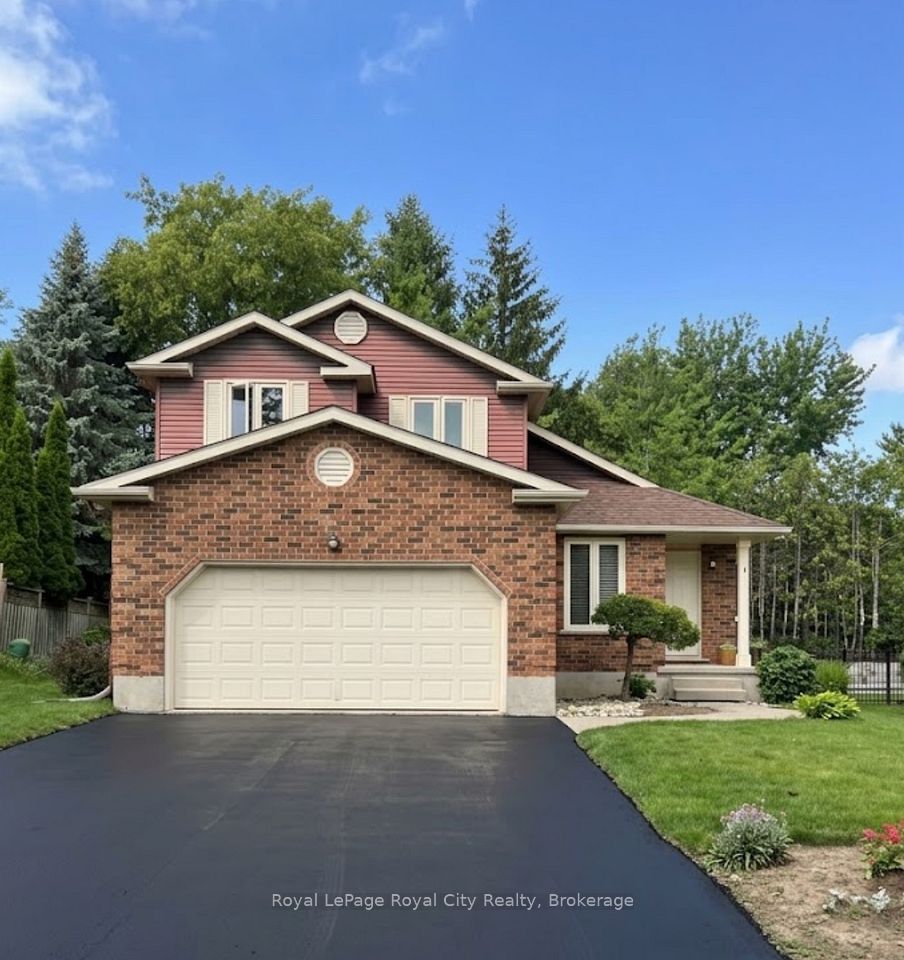 Detached at 8 MOLLISON Court, Guelph, ON N1C 1A7, Guelph