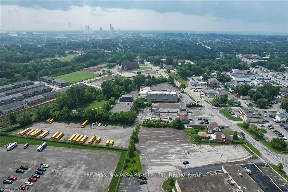 V/L Portage Road E, Niagara Falls, ON L2E 6A4