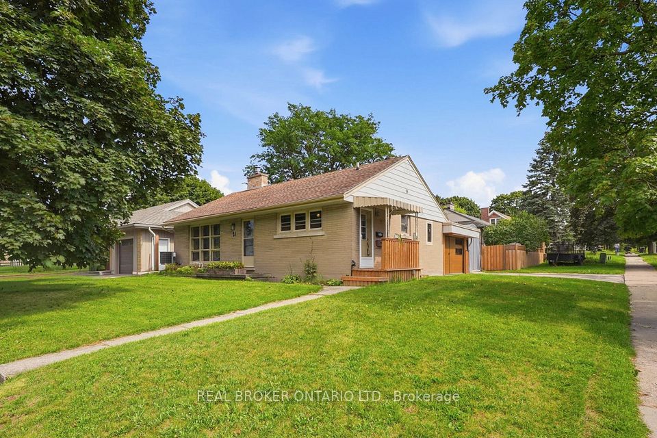 Detached at 21 Oakwood Avenue, Kitchener, ON N2H 6G8, Kitchener
