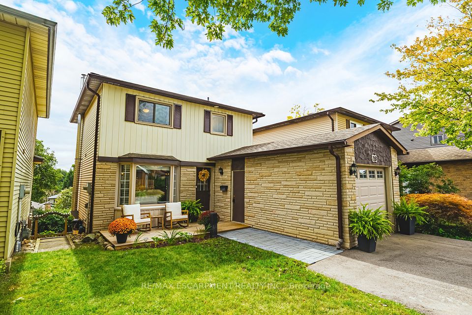 Detached at 19 Hillsdale Court, Hamilton, ON L9H 6H1, Hamilton