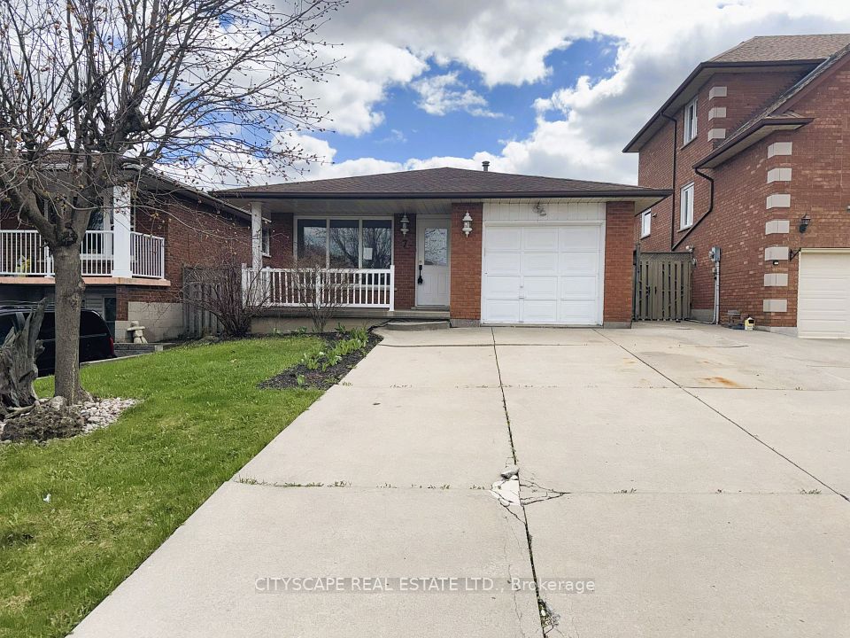 Detached at 7 Quincy Court, Hamilton, ON L8W 2T4, Hamilton