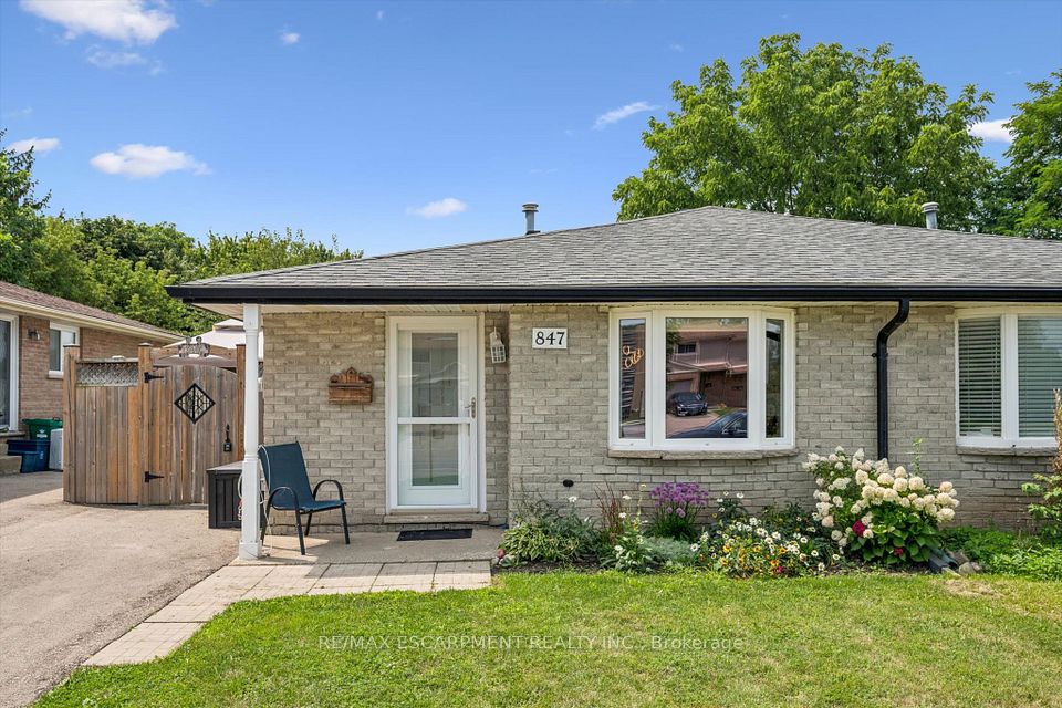 Semi-Detached at 847 Doon Village Road, Kitchener, ON N2P 1A1, Kitchener