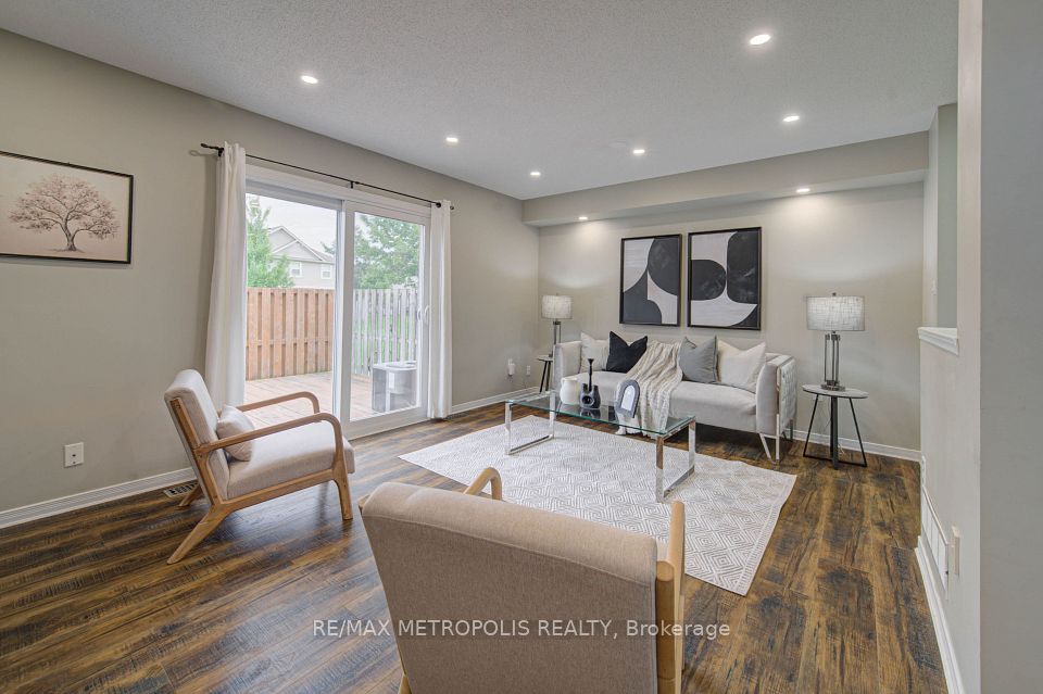 Condo Townhouse at 124 GOSLING Gardens 37, Guelph, ON N1G 5K6, Guelph