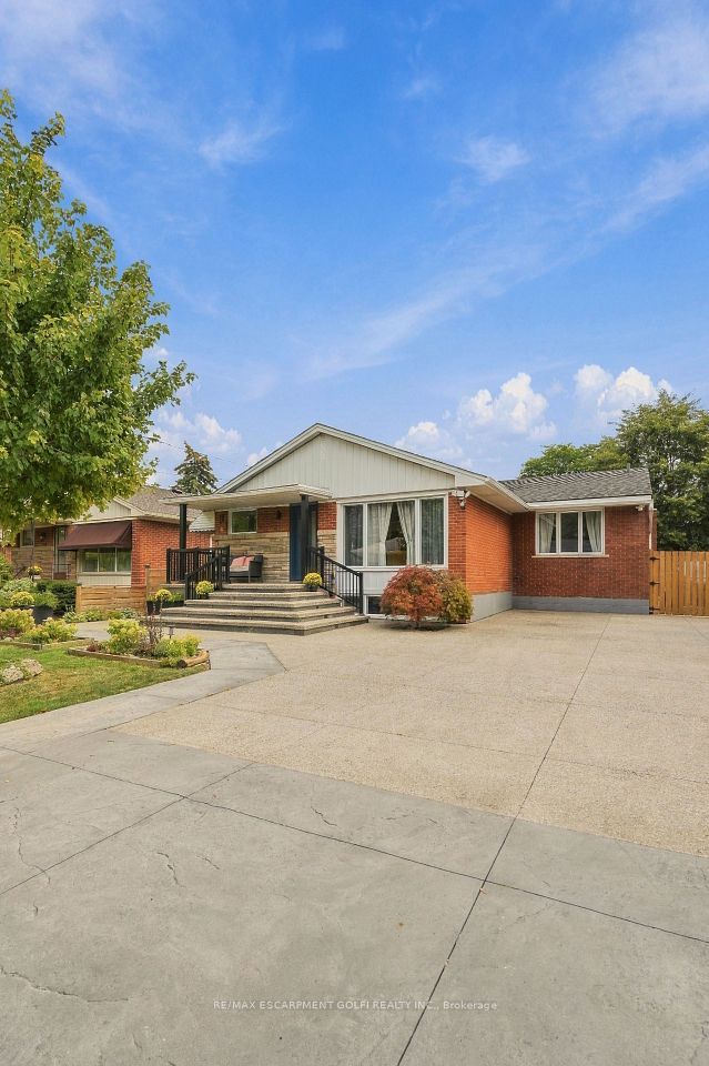 Detached at 215 WEST 33RD Street, Hamilton, ON L9C 5J4, Hamilton