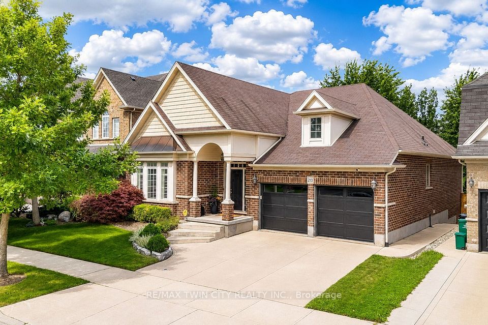 Detached at 213 Edgewater Crescent, Kitchener, ON N2A 4M2, Kitchener
