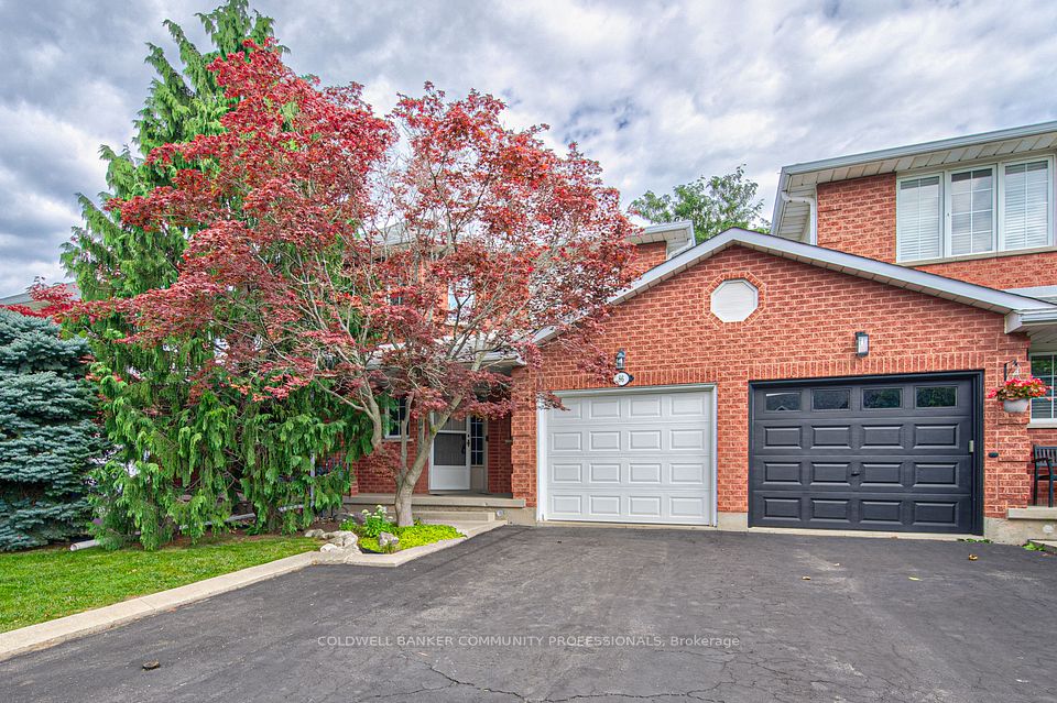 Att/Row/Townhouse at 86 Chelsea Crescent, Hamilton, ON L8E 5R8, Hamilton