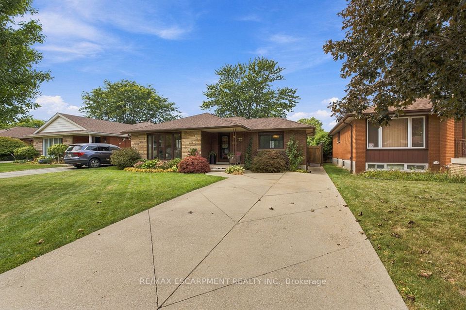 Detached at 22 Sycamore Street, Hamilton, ON L8T 3N7, Hamilton