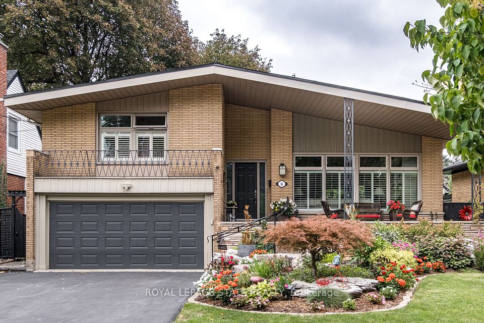 Detached at 54 Inverness Avenue W, Hamilton, ON L9C 1A4, Hamilton
