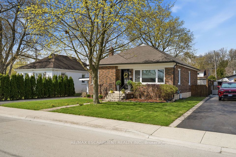 Detached at 31 CAMERON Avenue, Hamilton, ON L9H 1P6, Hamilton