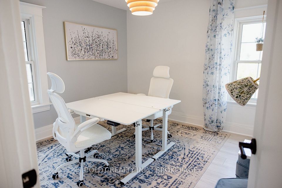 49 Lake Street Delphinium Room, St. Catharines, ON L2R 5W9