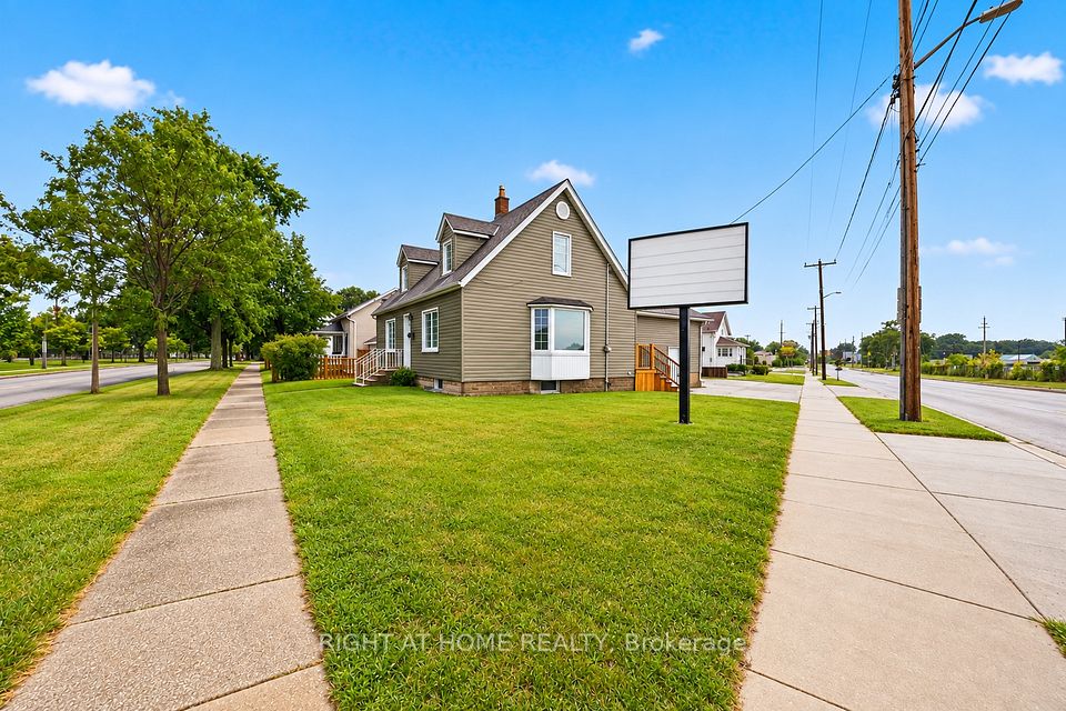 229 Water Street, Sarnia, ON N7T 5T4