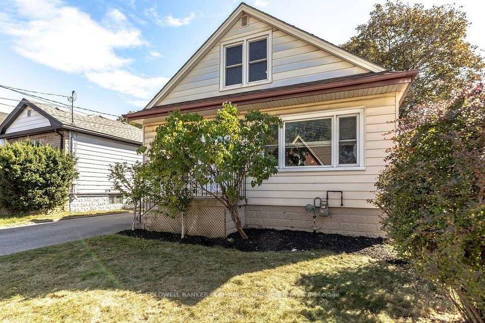 Detached at 15 East 27th Street, Hamilton, ON L8V 3E6, Hamilton