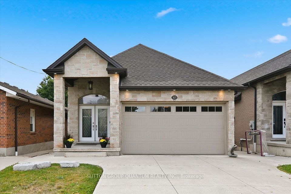 Detached at 305 Caledon Avenue, Hamilton, ON L9C 3C9, Hamilton
