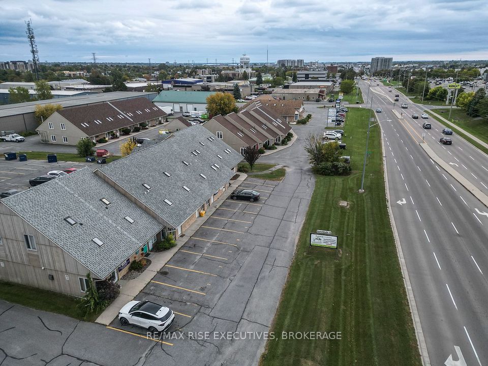 637 Norris Court 8, Kingston, ON K7P 2R9