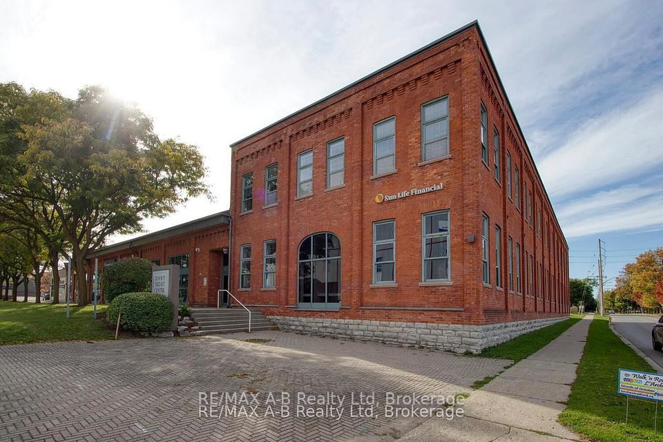 342 Erie Street 201, Stratford, ON N5A 2N4