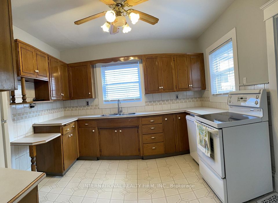 Detached at 120 St Andrews Street, Cambridge, ON N1S 1M9, Cambridge