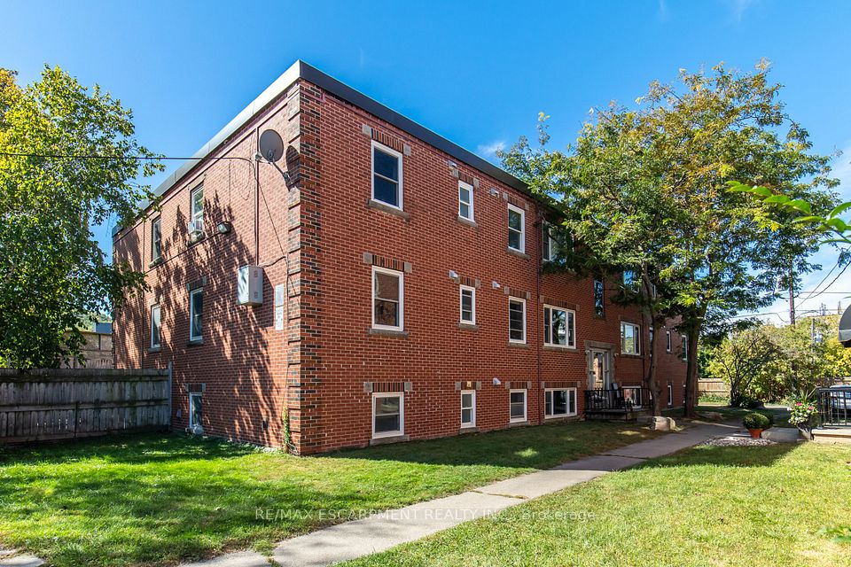 Multiplex at 3 Applewood Avenue 1, Hamilton, ON L8G 3S4, Hamilton