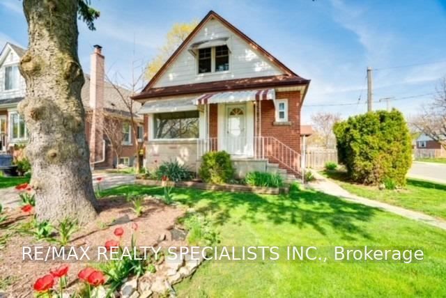 Detached at 2 East 41st Street Upper, Hamilton, ON L8T 2Z2, Hamilton
