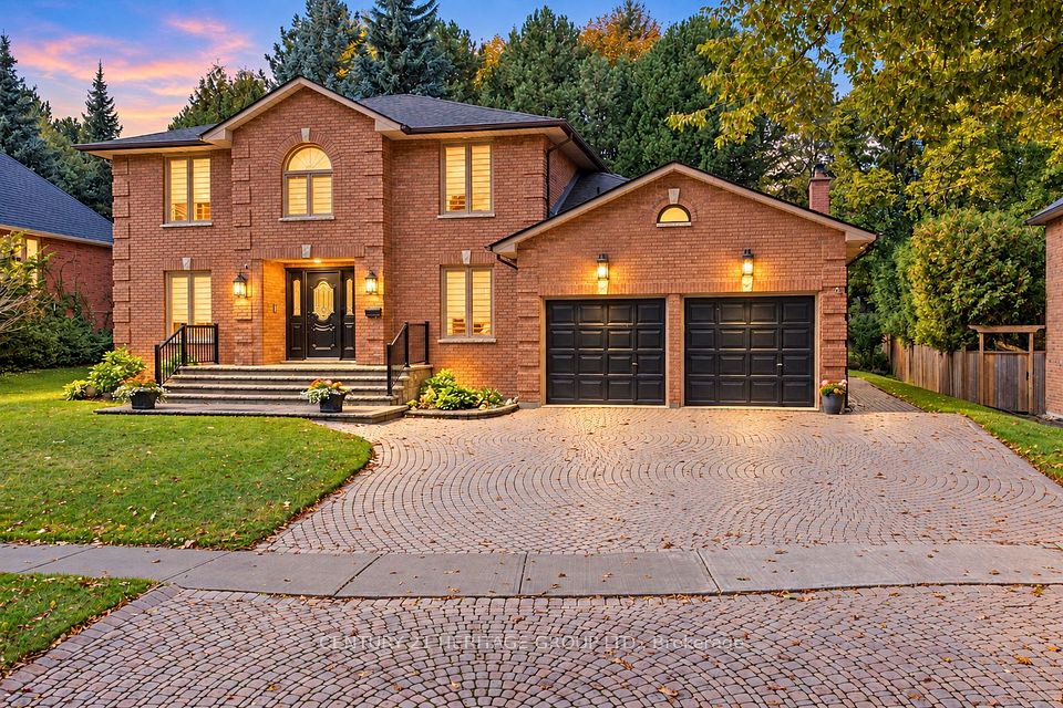 Detached at 144 Lovers Lane, Hamilton, ON L9G 1G8, Hamilton