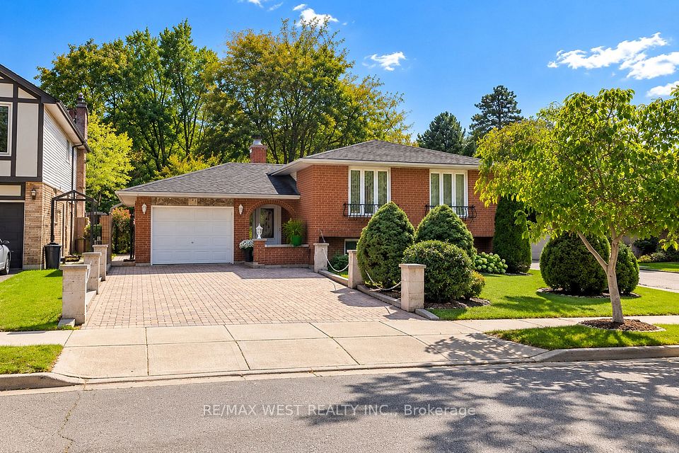 Detached at 34 Glen Castle Drive, Hamilton, ON L8G 2Z4, Hamilton