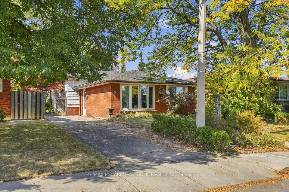 Detached at 106 Victor Boulevard, Hamilton, ON L9A 2V4, Hamilton